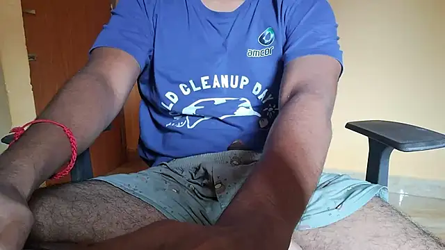 Snapshot of Aloneguy_bangalore chatting on 19, 11, 2025 Aloneguy bangalore online show from 19, 11, 2025