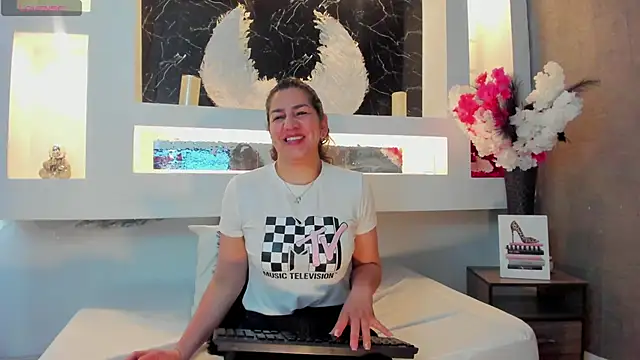Snapshot of Cinthya_mjs chatting on 17, 10, 2025 Cinthya mjs online show from 17, 10, 2025