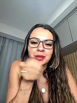 Snapshot of carol_amorim chatting on 3, 10, 2025 carol amorim online show from 3, 10, 2025