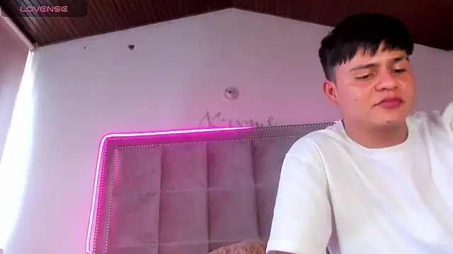 Snapshot of Melody_Ds chatting on 17, 12, 2024 Melody Ds online show from 17, 12, 2024