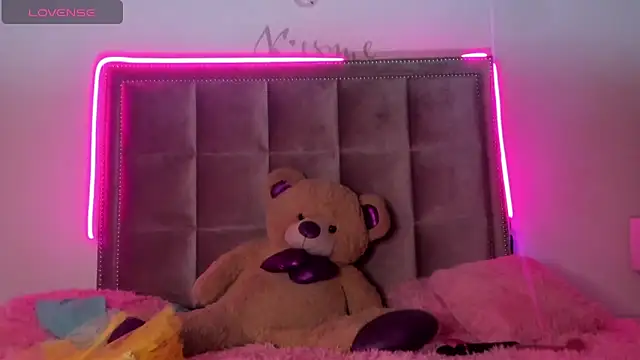 Snapshot of Melody_Ds chatting on 20, 12, 2024 Melody Ds online show from 20, 12, 2024