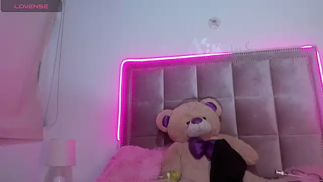 Snapshot of Melody_Ds chatting on 27, 12, 2024 Melody Ds online show from 27, 12, 2024