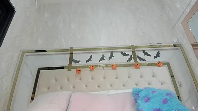 Victoriaa millers online show from 16, 10, 2025