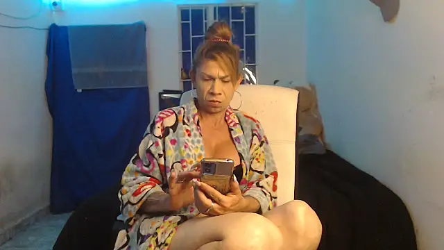 Snapshot of Antonella_borja chatting on 8, 11, 2025 Antonella borja online show from 8, 11, 2025