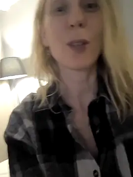 AvelinaLeoni online show from 10, 11, 2025