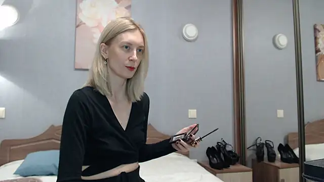 AvelinaLeoni online show from 1, 12, 2025