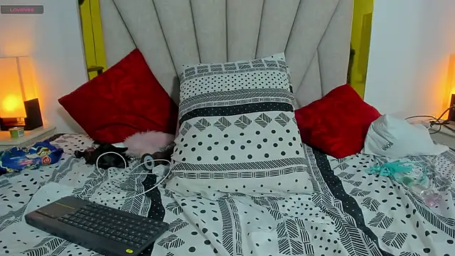 Snapshot of vahiolet_fuentes chatting on 19, 12, 2024 vahiolet fuentes online show from 19, 12, 2024