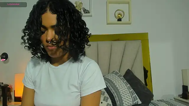 Snapshot of vahiolet_fuentes chatting on 15, 1, 2025 vahiolet fuentes online show from 15, 1, 2025