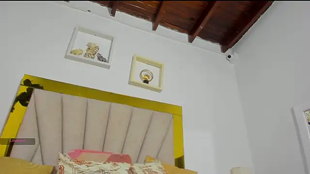 Snapshot of vahiolet_fuentes chatting on 28, 1, 2025 vahiolet fuentes online show from 28, 1, 2025