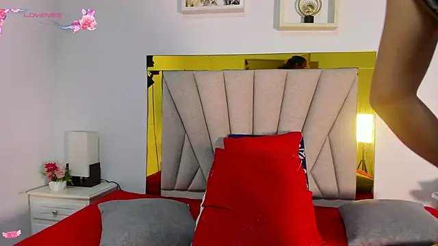 Snapshot of vahiolet_fuentes chatting on 15, 10, 2025 vahiolet fuentes online show from 15, 10, 2025