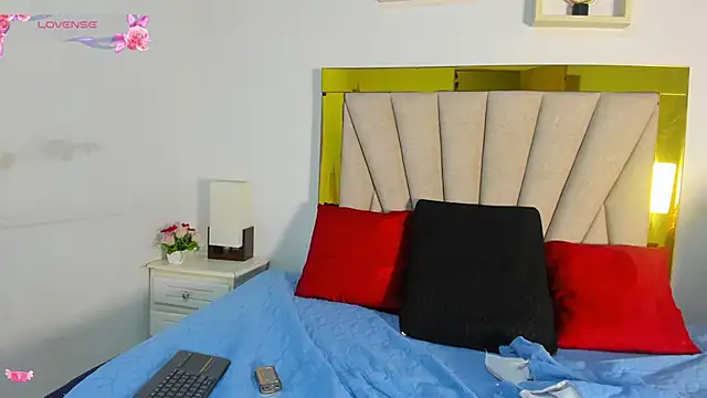 Snapshot of vahiolet_fuentes chatting on 13, 11, 2025 vahiolet fuentes online show from 13, 11, 2025