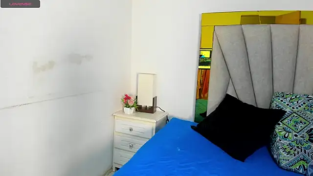 Snapshot of vahiolet_fuentes chatting on 25, 11, 2025 vahiolet fuentes online show from 25, 11, 2025