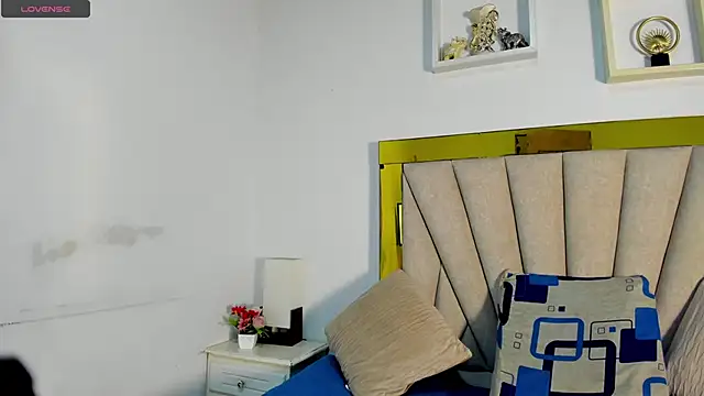 Snapshot of vahiolet_fuentes chatting on 3, 12, 2025 vahiolet fuentes online show from 3, 12, 2025