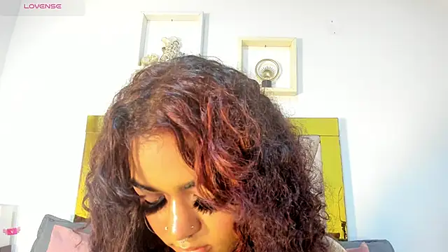 Snapshot of vahiolet_fuentes chatting on 16, 12, 2025 vahiolet fuentes online show from 16, 12, 2025