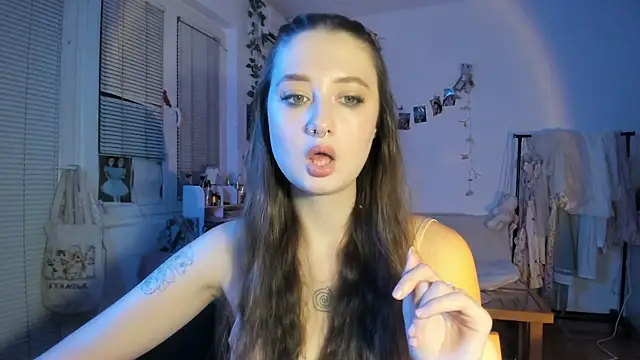 Snapshot of Jenny_darling_love chatting on 4, 10, 2025 Jenny darling love online show from 4, 10, 2025