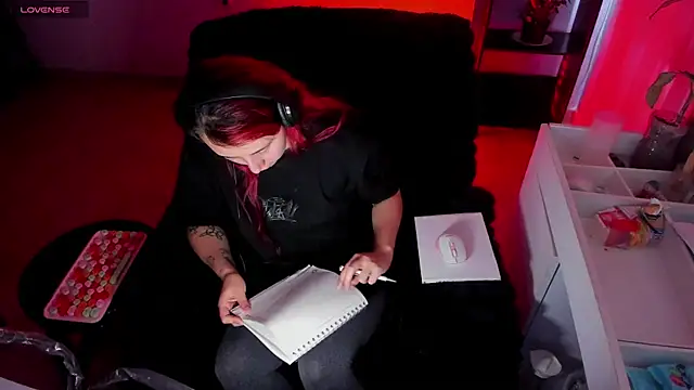 bonnie moon  online show from 30, 10, 2025