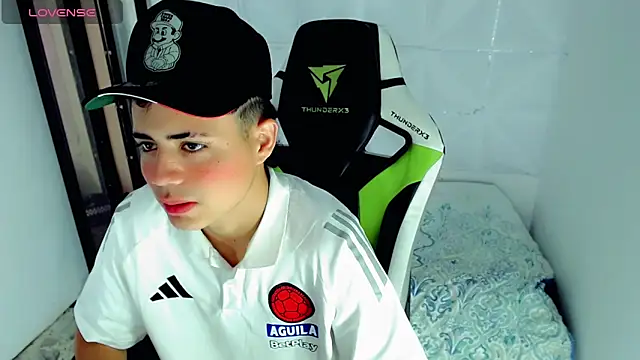 Snapshot of bby_santi chatting on 6, 12, 2024 bby santi online show from 6, 12, 2024