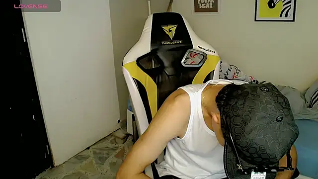 Snapshot of bby_santi chatting on 1, 11, 2025 bby santi online show from 1, 11, 2025