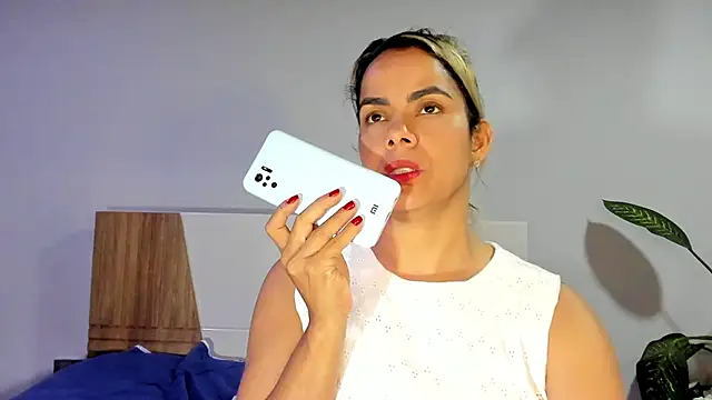 ClaraMariaMon online show from 31, 12, 2024