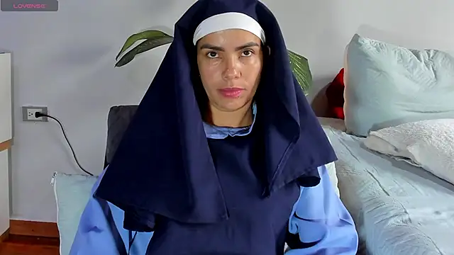 ClaraMariaMon online show from 1, 2, 2025