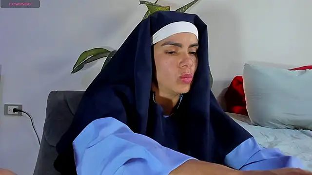 ClaraMariaMon online show from 1, 2, 2025