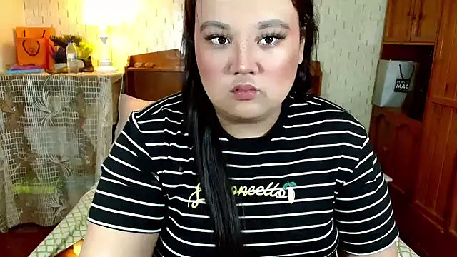 Snapshot of GiannaLopezSmith chatting on 11, 1, 2025 GiannaLopezSmith online show from 11, 1, 2025