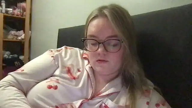 honeyyy24 online show from 19, 2, 2026