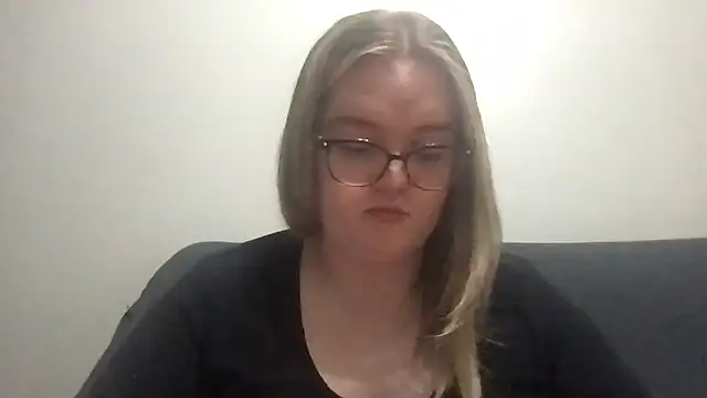 honeyyy24 online show from 7, 4, 2026