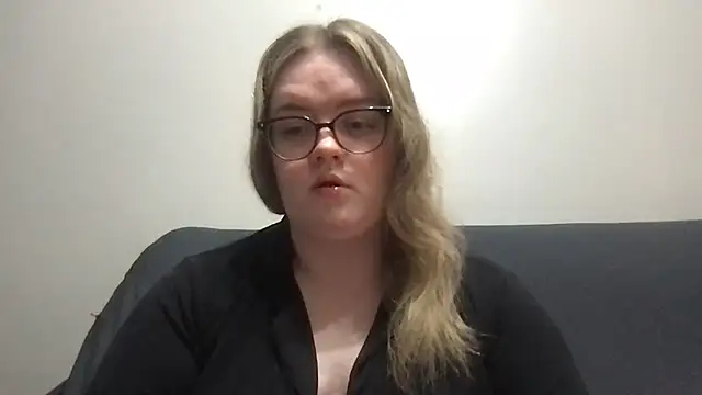 honeyyy24 online show from 8, 4, 2026