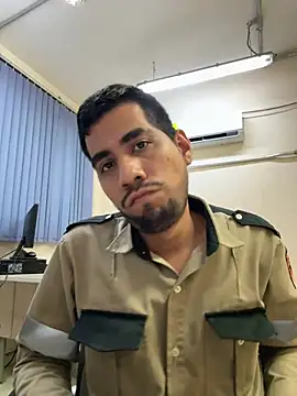 Snapshot of EnriquePersian197 chatting on 5, 3, 2025 EnriquePersian197 online show from 5, 3, 2025