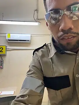 Snapshot of EnriquePersian197 chatting on 23, 9, 2025 EnriquePersian197 online show from 23, 9, 2025