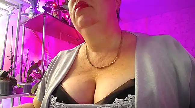  Sweet Woman online show from 26, 1, 2025