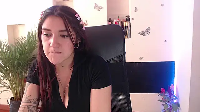 Snapshot of Lia-mitch chatting on 17, 3, 2025 Lia-mitch online show from 17, 3, 2025