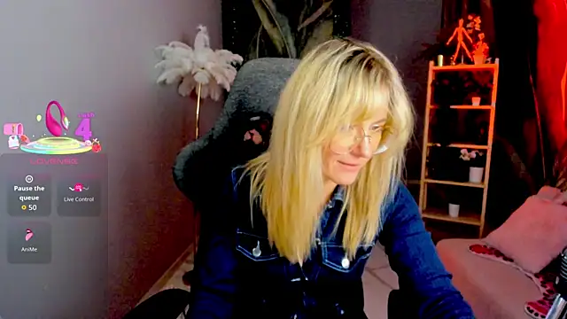 LadyIzabel online show from 7, 4, 2026