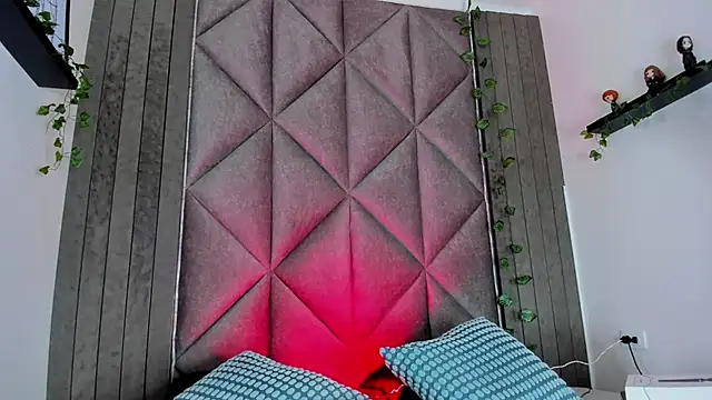 BriaConner  online show from 10, 3, 2026