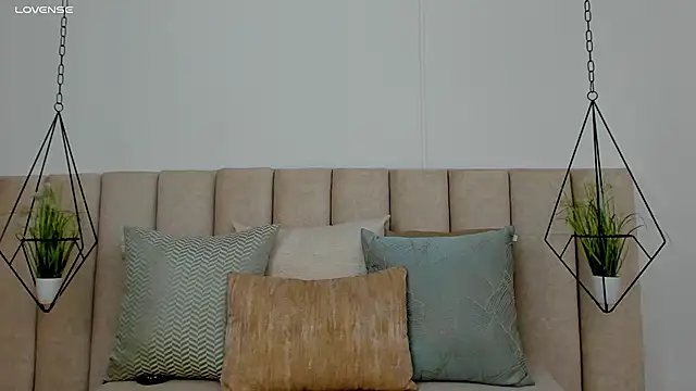 Olivia Collins1 online show from 4, 3, 2025