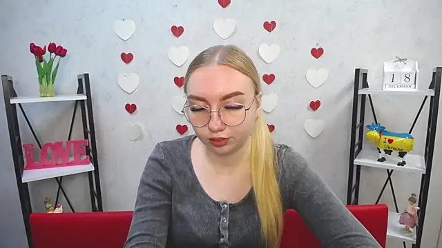 BeatriceFly online show from 18, 12, 2024