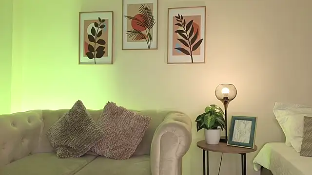 DahianaWalcott online show from 24, 2, 2026