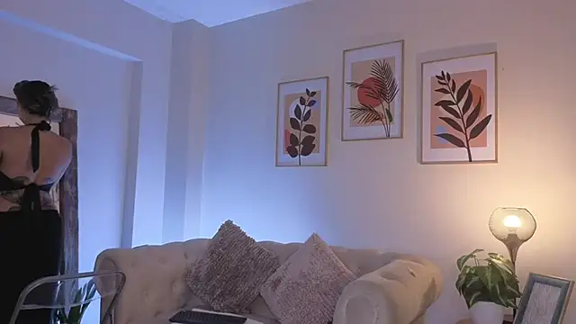 DahianaWalcott online show from 13, 3, 2026