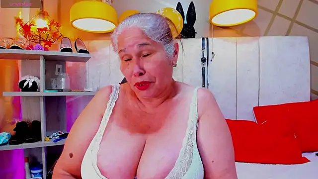 girl amada online show from 24, 1, 2025