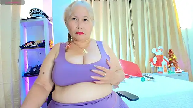 girl amada online show from 20, 11, 2025