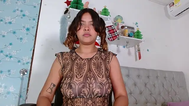 Snapshot of miss_valery2 chatting on 5, 1, 2025 miss valery2 online show from 5, 1, 2025