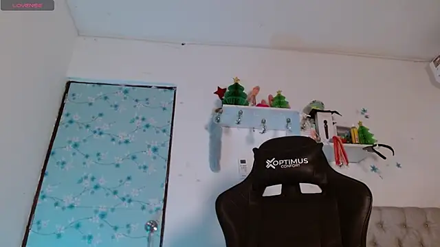 Snapshot of miss_valery2 chatting on 6, 3, 2025 miss valery2 online show from 6, 3, 2025