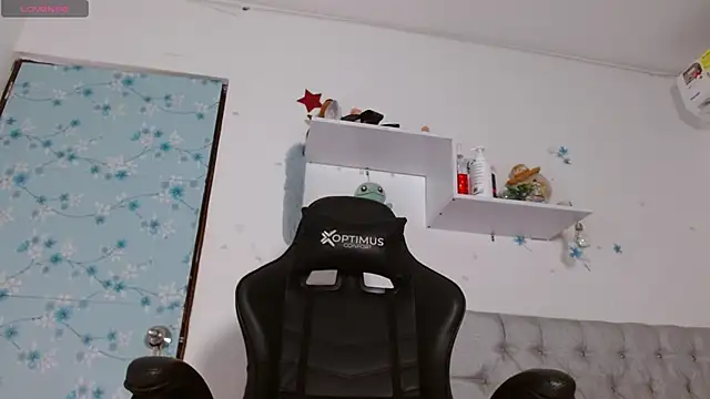 Snapshot of miss_valery2 chatting on 12, 10, 2025 miss valery2 online show from 12, 10, 2025