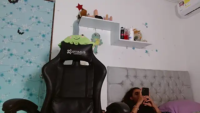 Snapshot of miss_valery2 chatting on 23, 11, 2025 miss valery2 online show from 23, 11, 2025