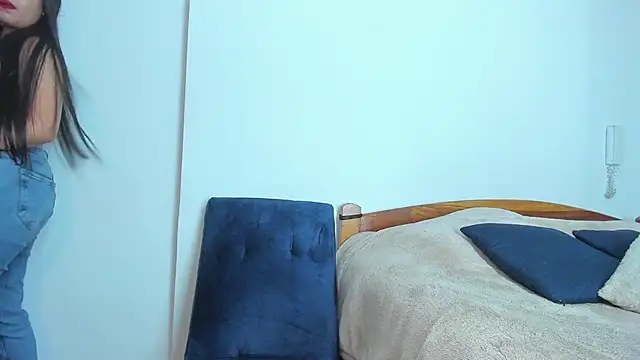 emiily15   online show from 24, 2, 2025