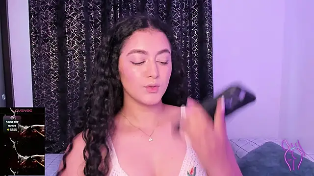 Snapshot of Adhara-zanne chatting on 5, 3, 2025 Adhara-zanne online show from 5, 3, 2025