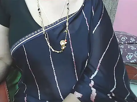 Snapshot of sunitha-3 chatting on 22, 10, 2025 sunitha-3 online show from 22, 10, 2025