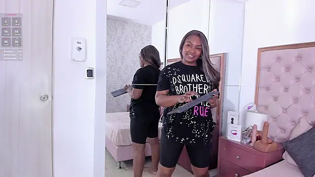 Snapshot of Isla_Scott chatting on 10, 11, 2025 Isla Scott online show from 10, 11, 2025