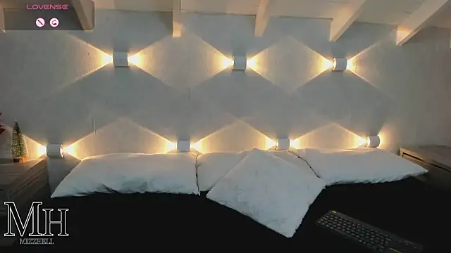 Snapshot of MizzHell chatting on 14, 12, 2025 MizzHell online show from 14, 12, 2025